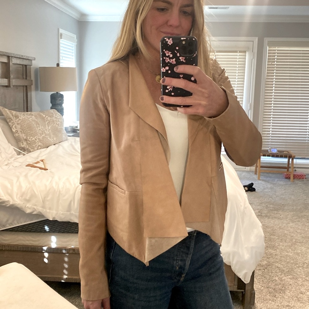 Timeless camel color LEATHER jacket size Small. Goes with everything!